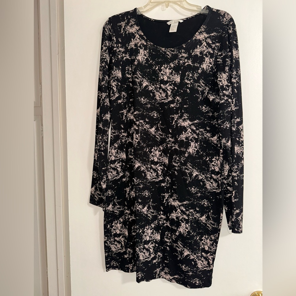 H&M Black and White Long Sleeve Sweater Dress